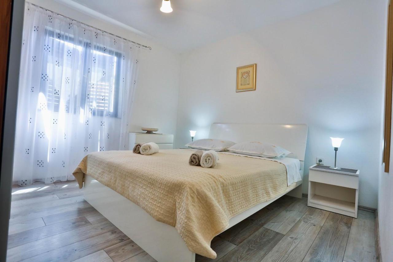 Apartments With A Parking Space Sutivan, Brac - 752 Luaran gambar