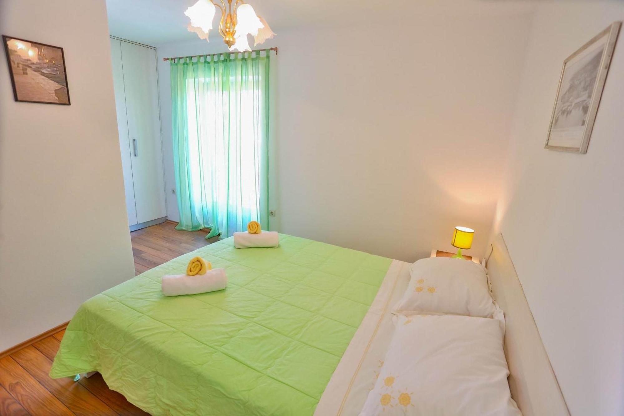 Apartments With A Parking Space Sutivan, Brac - 752 Bilik gambar