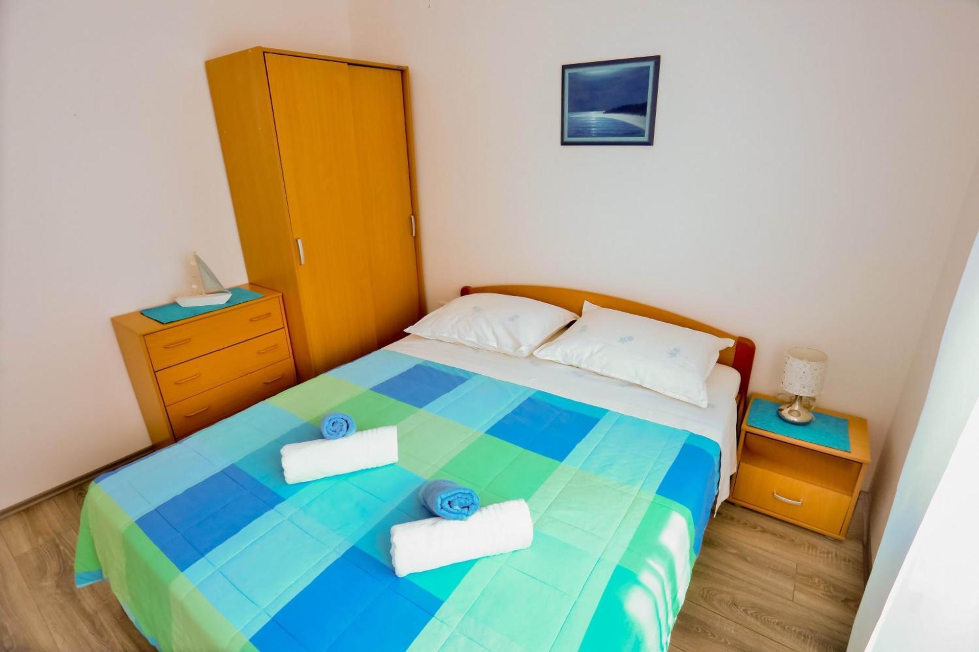 Apartments With A Parking Space Sutivan, Brac - 752 Bilik gambar
