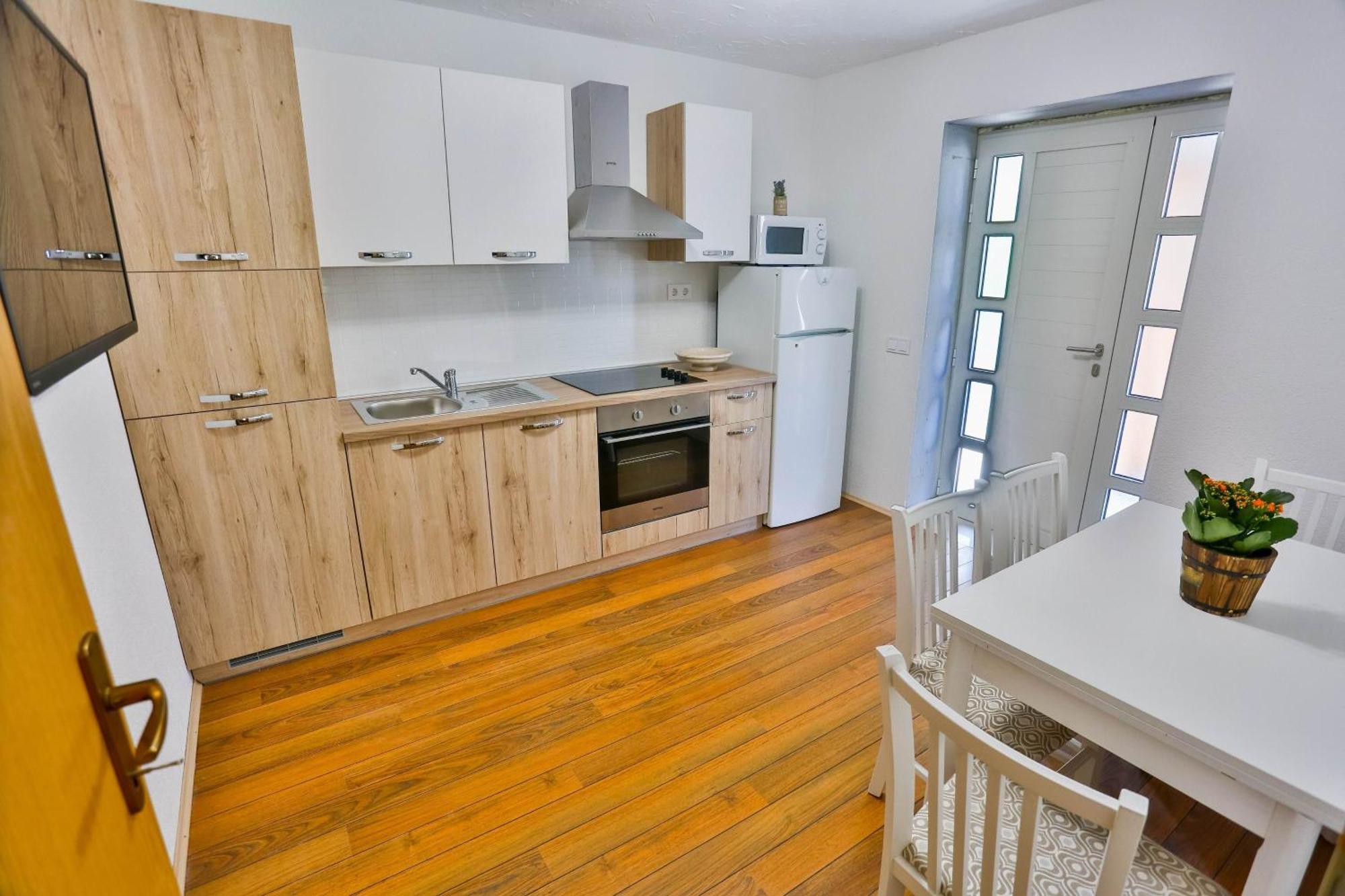 Apartments With A Parking Space Sutivan, Brac - 752 Bilik gambar