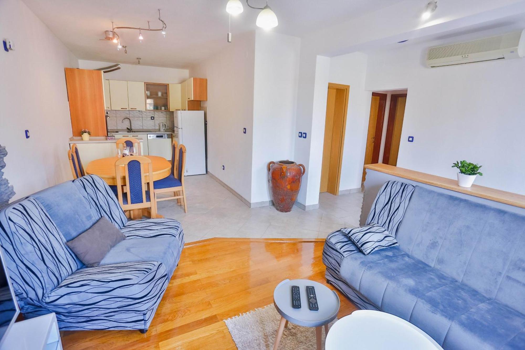 Apartments With A Parking Space Sutivan, Brac - 752 Bilik gambar